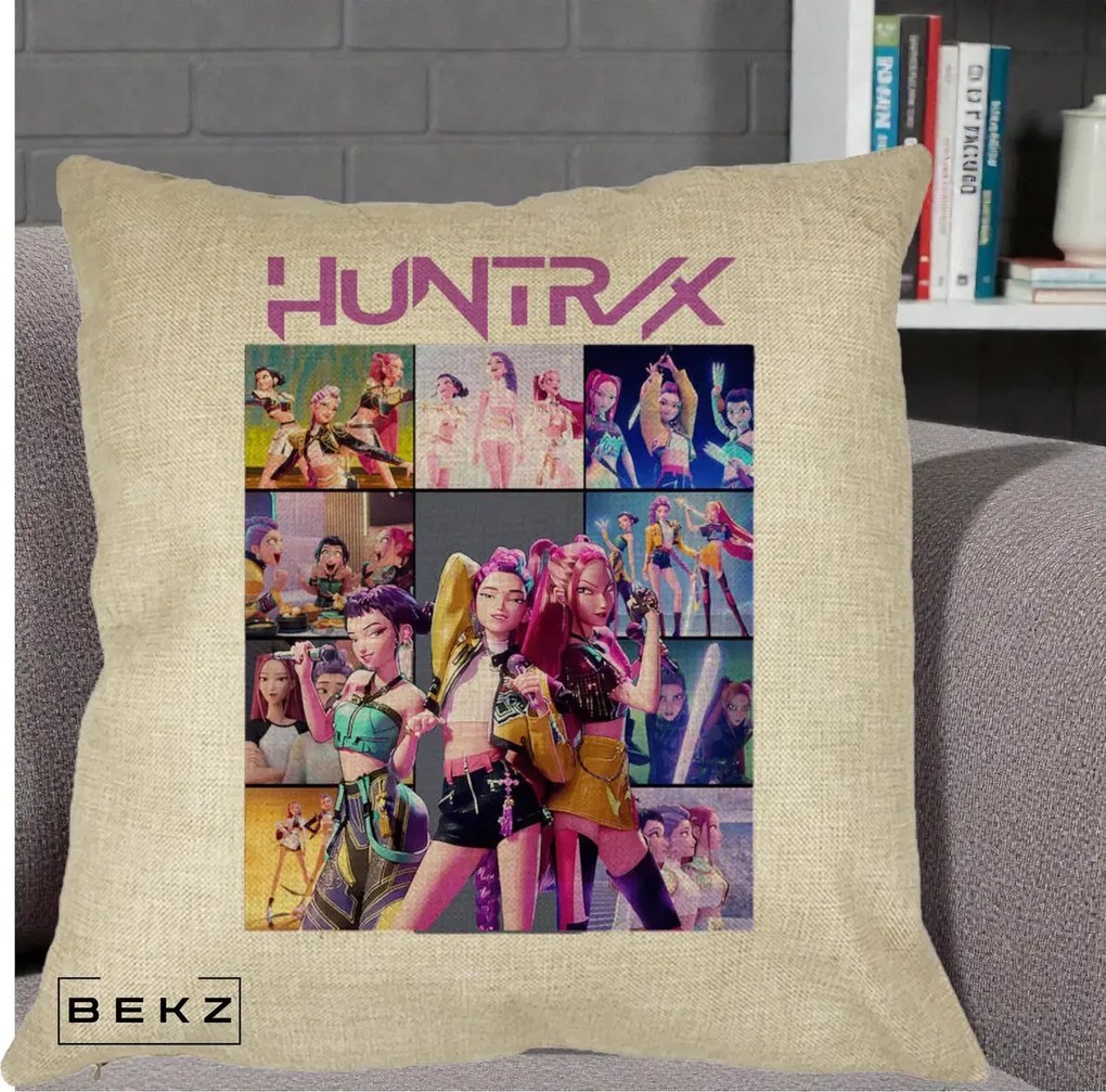 Perna Personalizata K-pop HUNTRX Colaj Animat Foto Grup, 40x40 cm, Crem, Husa Detasabila, Perna Inclusa, BEKZ®