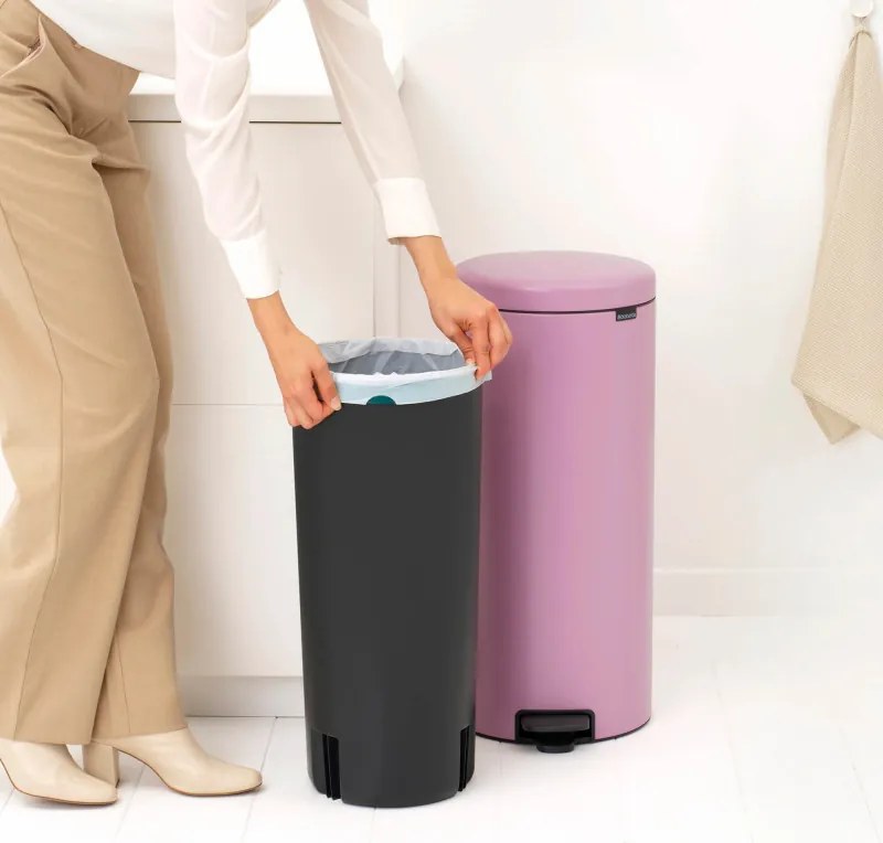 Cos de gunoi cu pedală Brabantia NewIcon 1010443, 30 l, Inchidere lenta, Baza antiderapanta, Roz