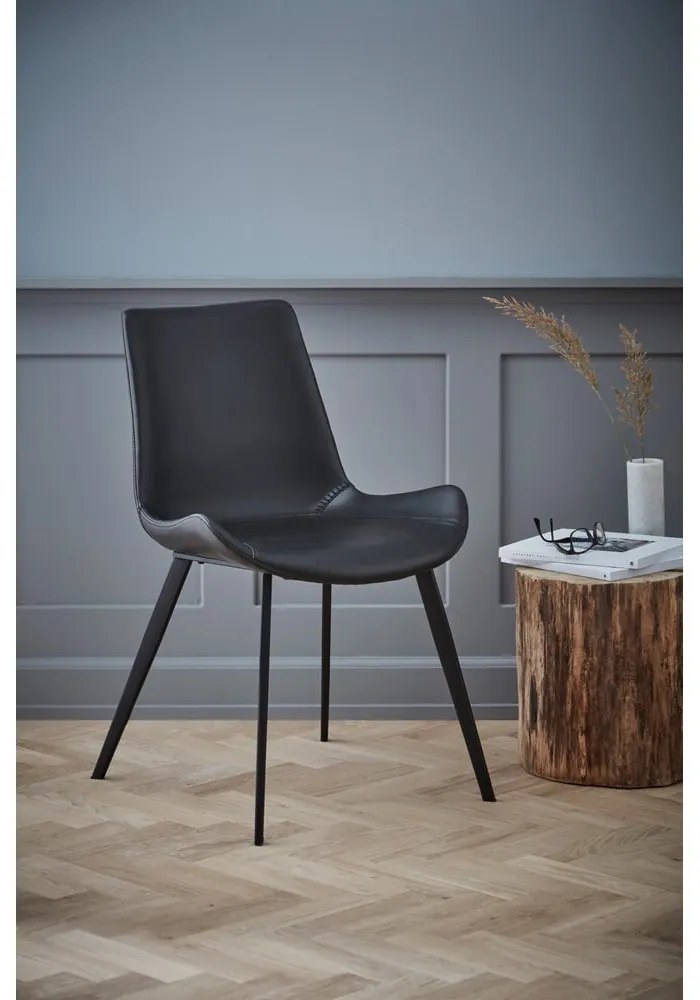 Scaun din piele artificială DAN–FORM Denmark Hype , negru