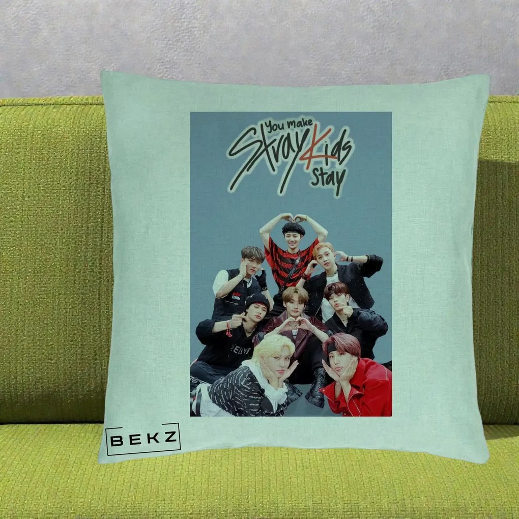 Perna Personalizata K-pop Stray Kids You Make Stray Kids Stay cu Foto Grup, 40x40 cm, Verde Menta, Husa Detasabila, Perna Inclusa, BEKZ®