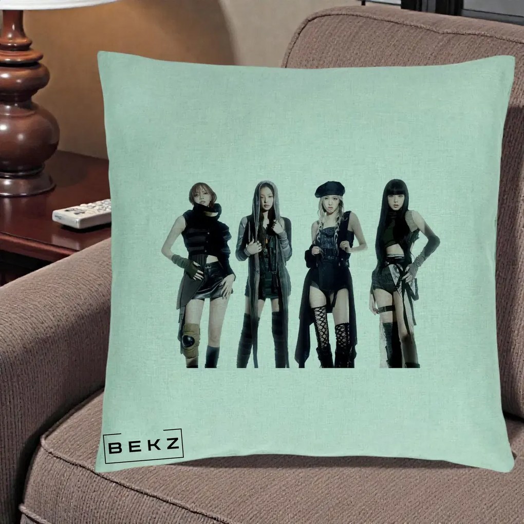 Perna Personalizata K-pop BLACKPINK Tinute Negre Elegante Grup, 40x40 cm, Verde Menta, Husa Detasabila, Perna Inclusa, BEKZ®
