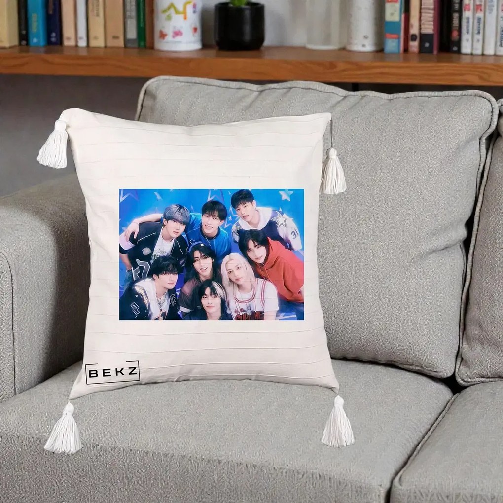 Perna Personalizata K-Pop Grup Foto Stele, 40x40 cm, Bej cu Franjuri, Husa Detasabila, Perna Inclusa, BEKZ®
