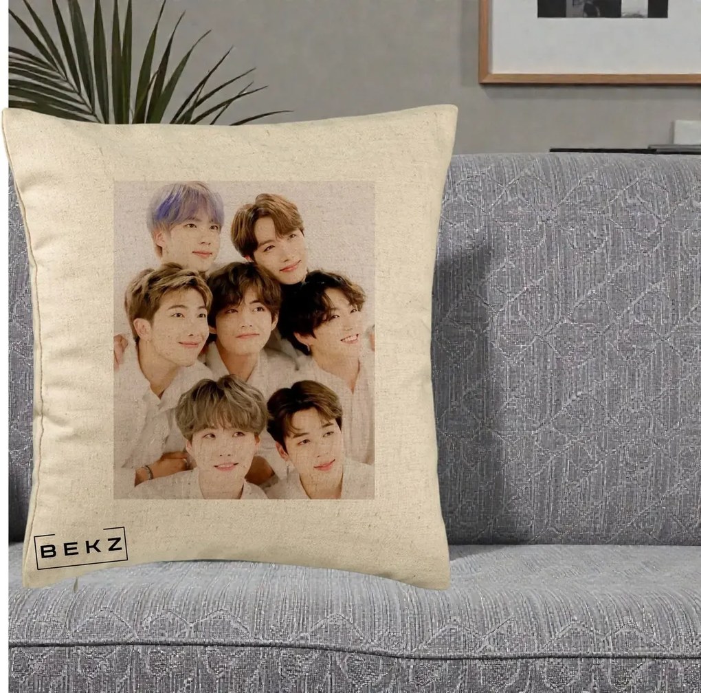 Perna Personalizata K-pop BTS Foto Grup Fete Albe, 40x40 cm, Bej, Husa Detasabila, Perna Inclusa, BEKZ®