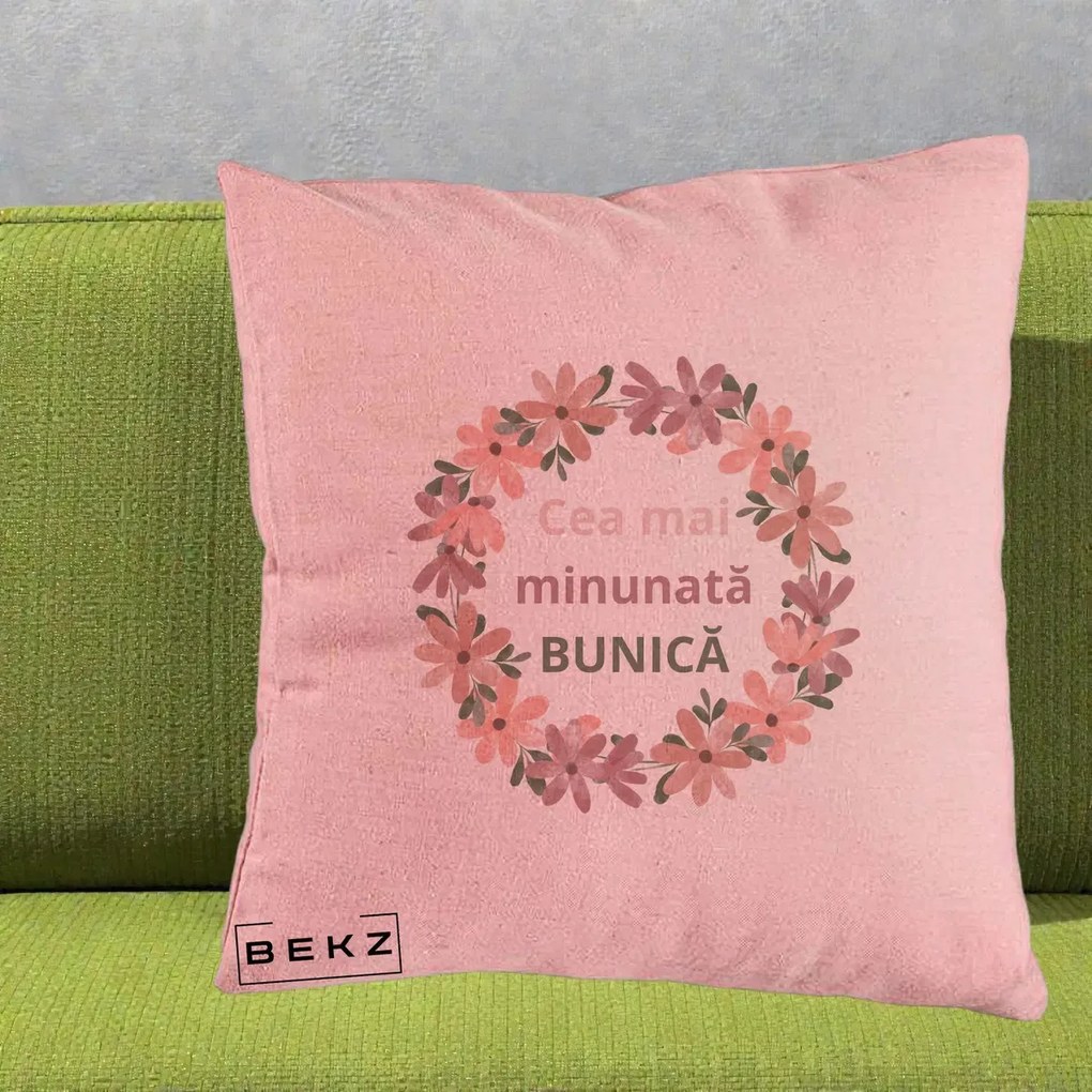 Cadou pentru Bunica - Perna Personalizata Cea Mai Minunata Bunica Coronita Flori Roz, 40x40 cm, Roz, Husa Detasabila, Perna Inclusa, BEKZ®