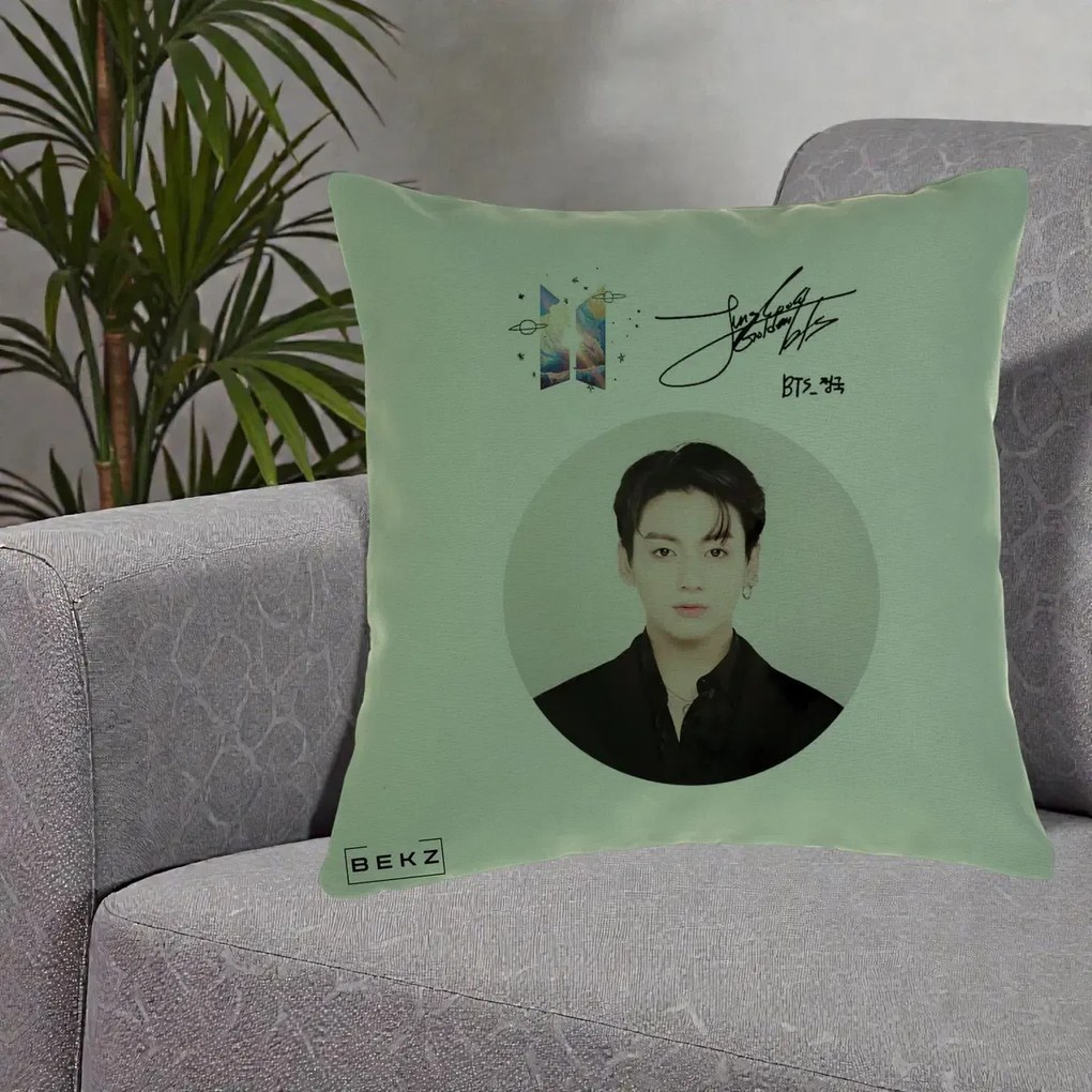 Perna Personalizata K-pop BTS Jungkook Portret cu Autograf, 40x40 cm, Verde, Husa Detasabila, Perna Inclusa, BEKZ®