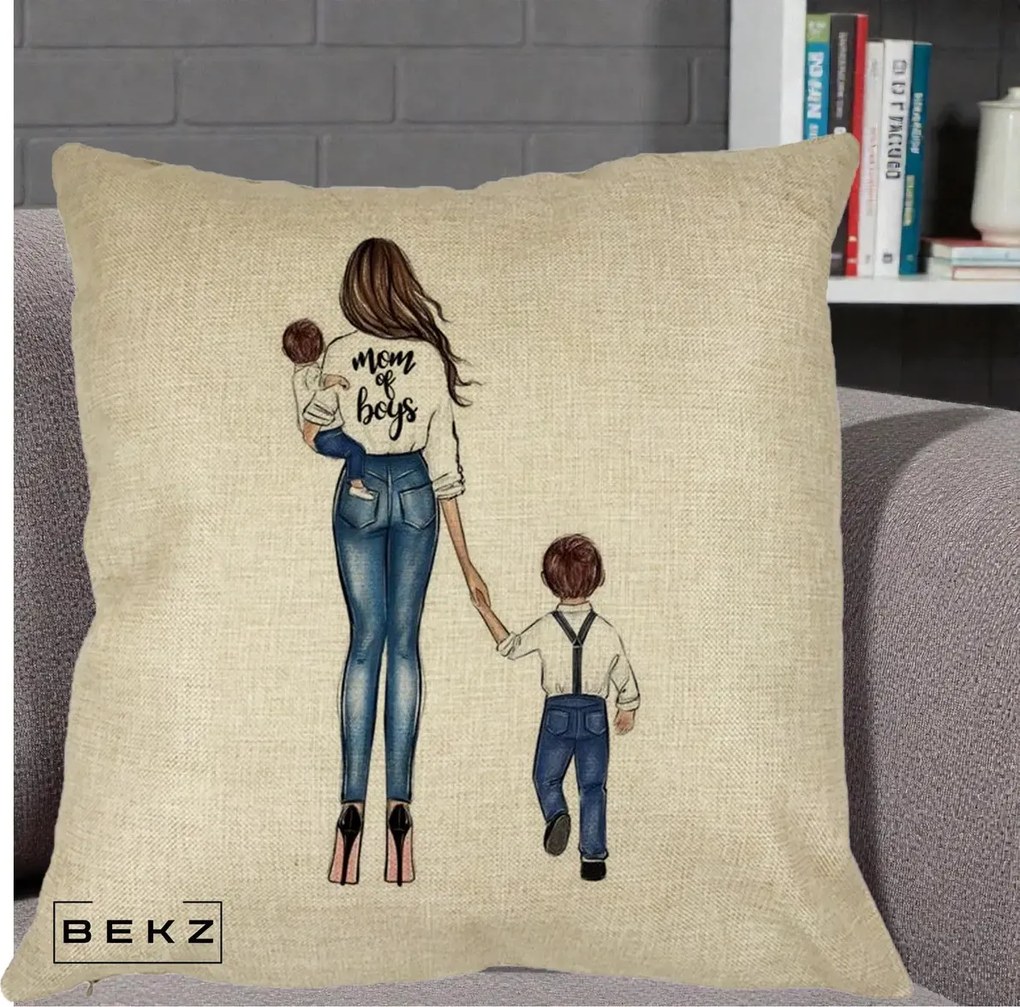 Cadou pentru Mama - Perna Personalizata Mom of Boys Mama cu Baietii, 40x40 cm, Crem, Husa Detasabila, Perna Inclusa, BEKZ®