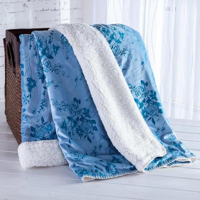 Pătură cu blăniţă şi model imprimat albastru 140 x 200 cm