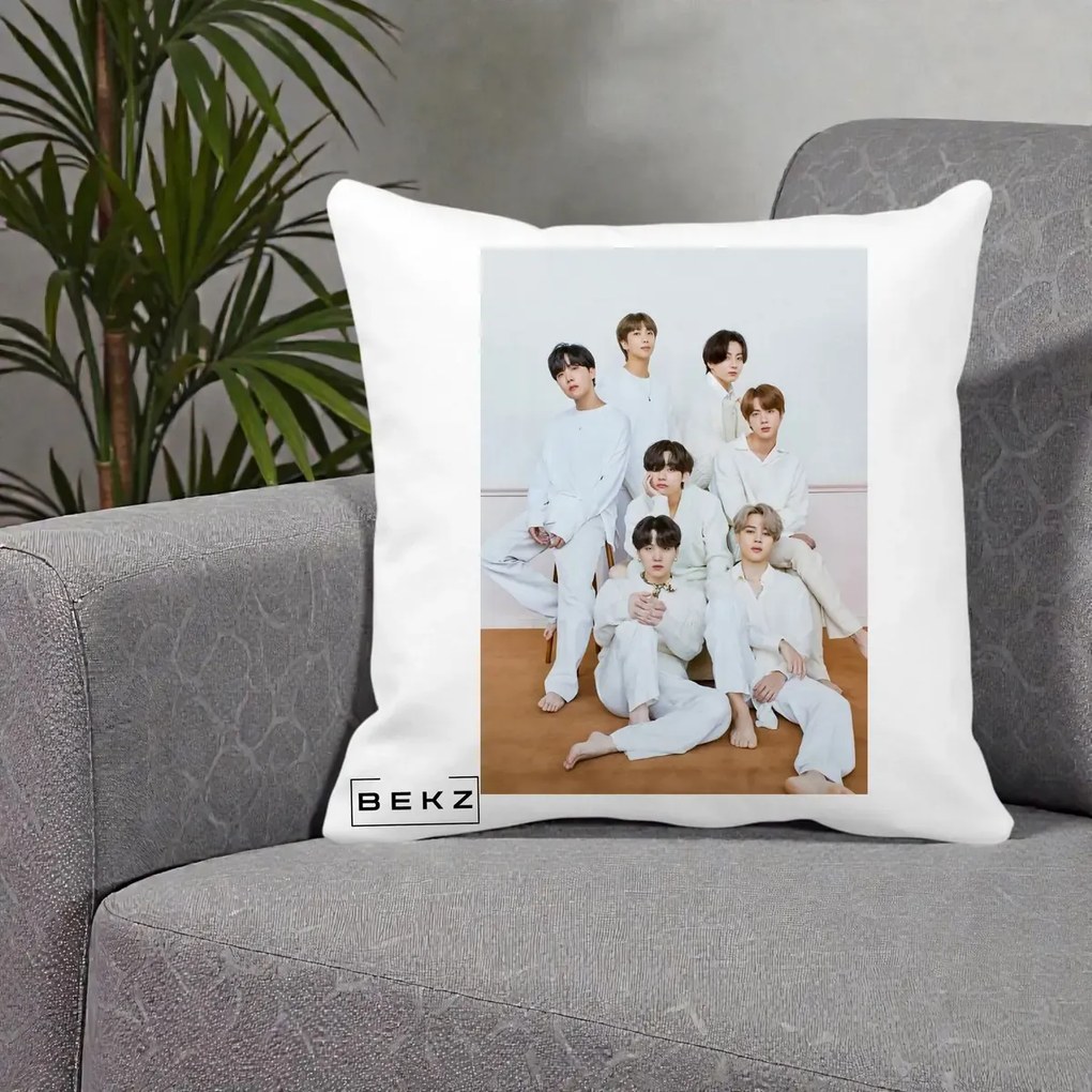 Perna Personalizata K-pop BTS Foto Grup All-White Elegant, 40x40 cm, Alba Mata, Husa Detasabila, Perna Inclusa, BEKZ®