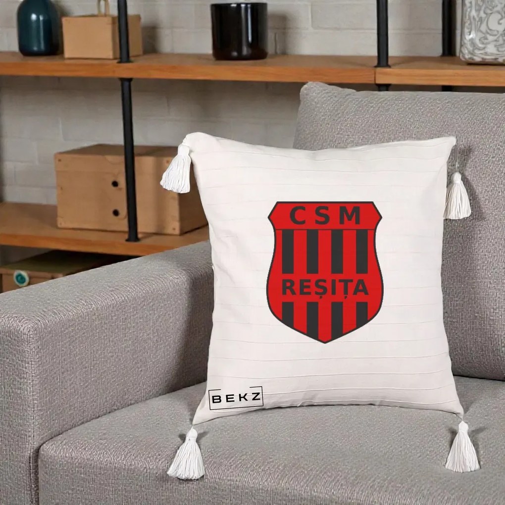 Perna Personalizata CSM Resita Fotbal, 40x40 cm, Bej cu Franjuri, Husa Detasabila, Perna Inclusa, BEKZ®