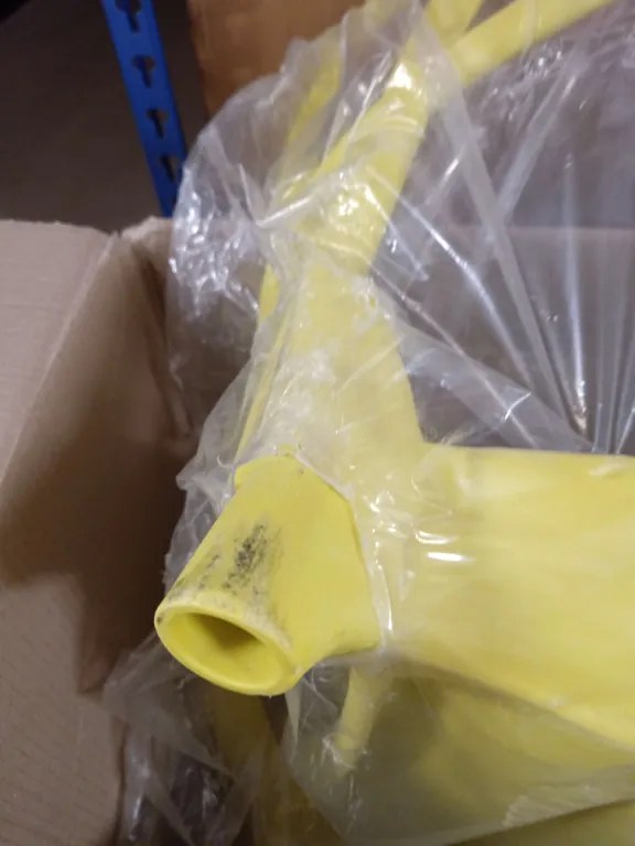 PROMO SCAUN GALBEN DIN PLASTIC KATO AL DOILEA RANG