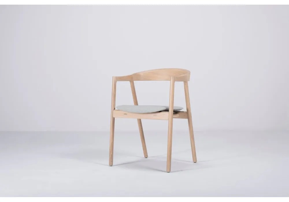 Scaun din lemn masiv de stejar Gazzda Muna, albastru - gri