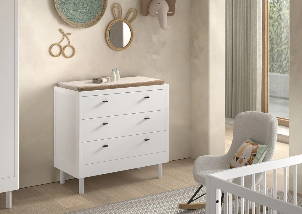 Set Complet Mobilier Cameră Bebelus Forrest Oak, din Lemn Masiv de Stejar, Alb: Pătuț Convertibil (70x140 cm), Comodă cu 3 Sertare și Dulap cu 2 Uși