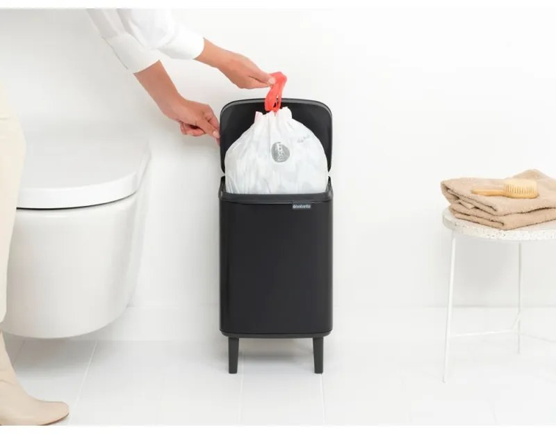 Coș Brabantia Bo Small Hi 1006645, 7 L, Ridicat, Deschidere lină și silențioasă, Bază antiderapantă, Negru