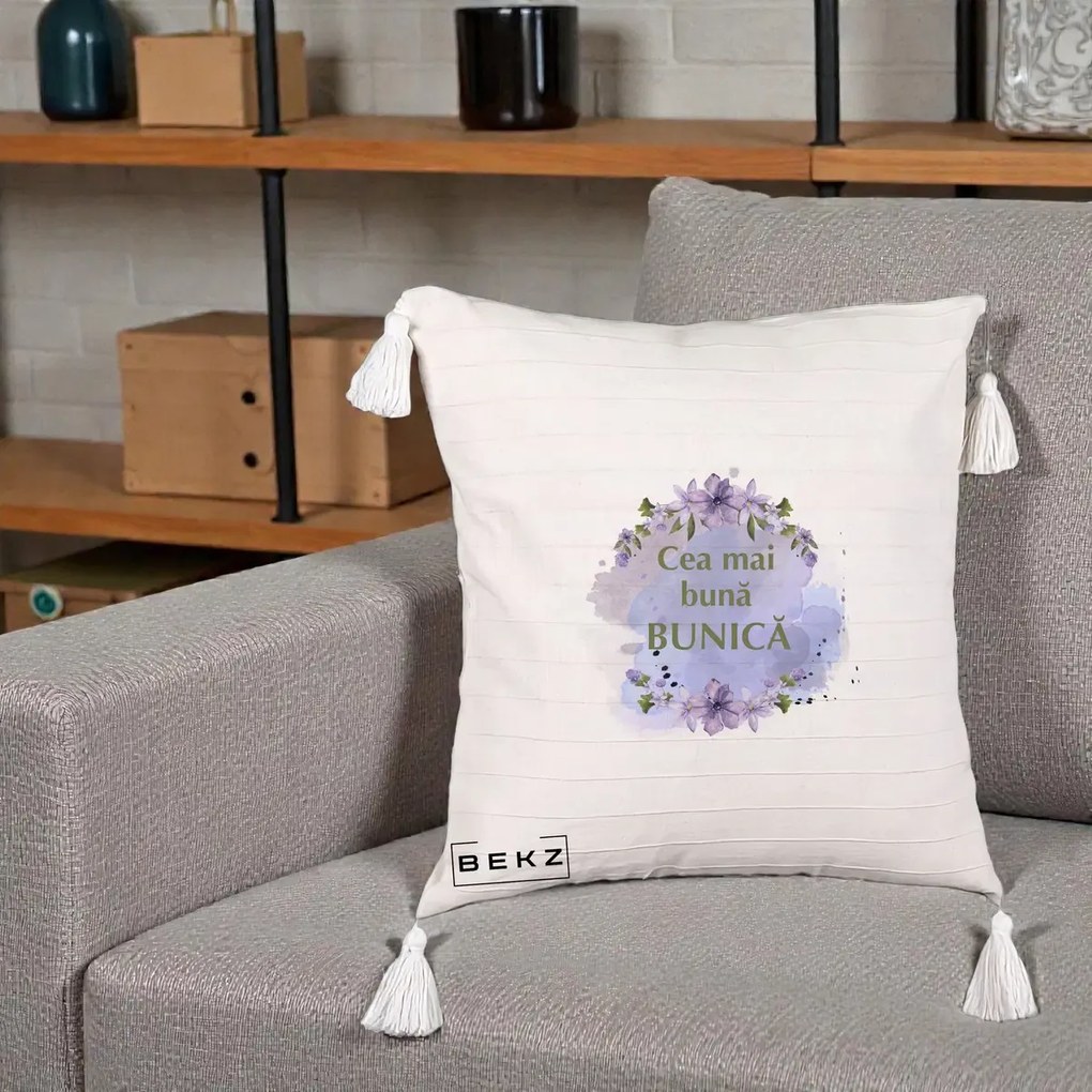 Cadou pentru Bunica - Perna Personalizata Cea Mai Buna Bunica Flori Mov Acuarela Auriu, 40x40 cm, Bej cu Franjuri, Husa Detasabila, Perna Inclusa, BEKZ®