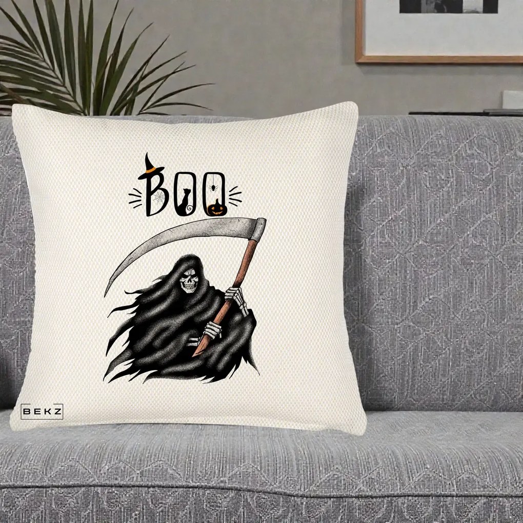 Perna Decorativa Halloween Boo Grim Reaper cu Coasa, 40x40 cm, Crem Reliefat, Husa Detasabila, Perna Inclusa, BEKZ®