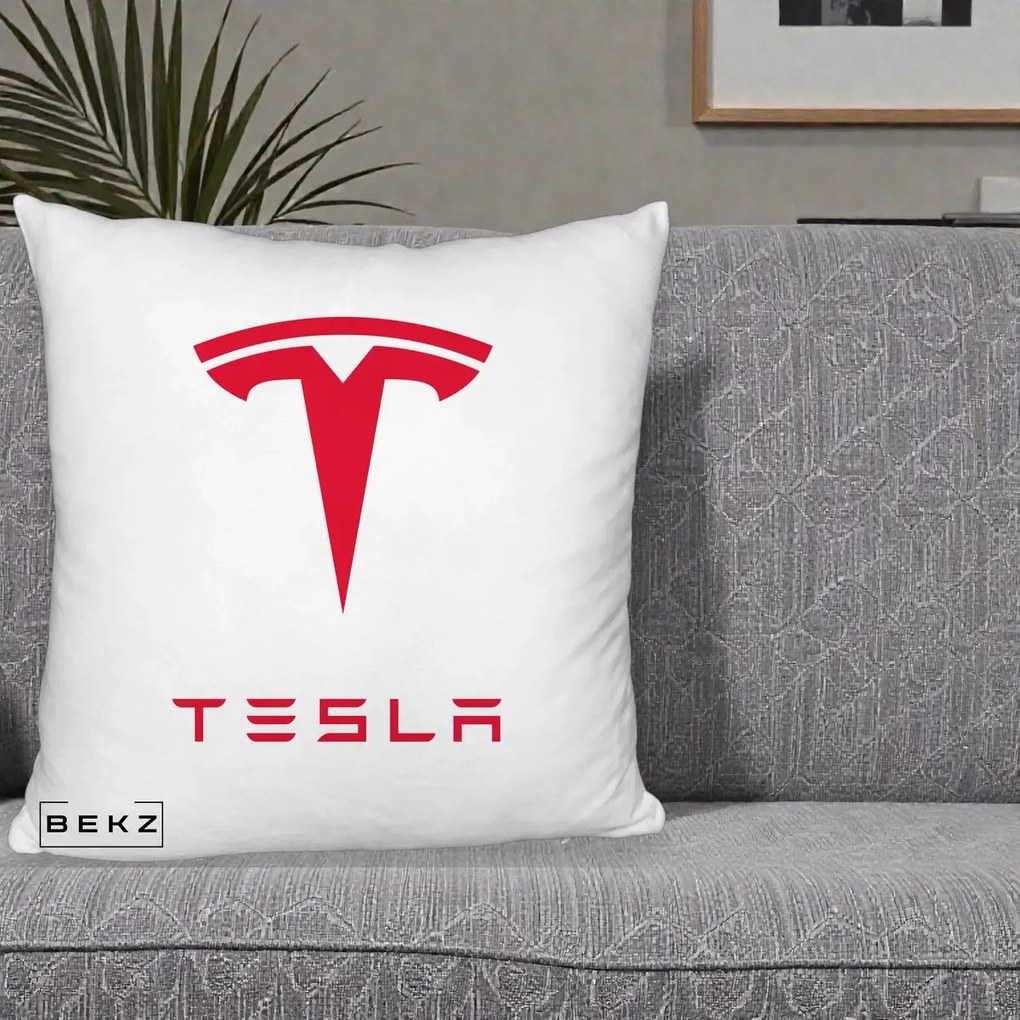 Perna Personalizata cu emblema Tesla, 40x40 cm, Alb Pufos, Husa Detasabila, Perna Inclusa, BEKZ®