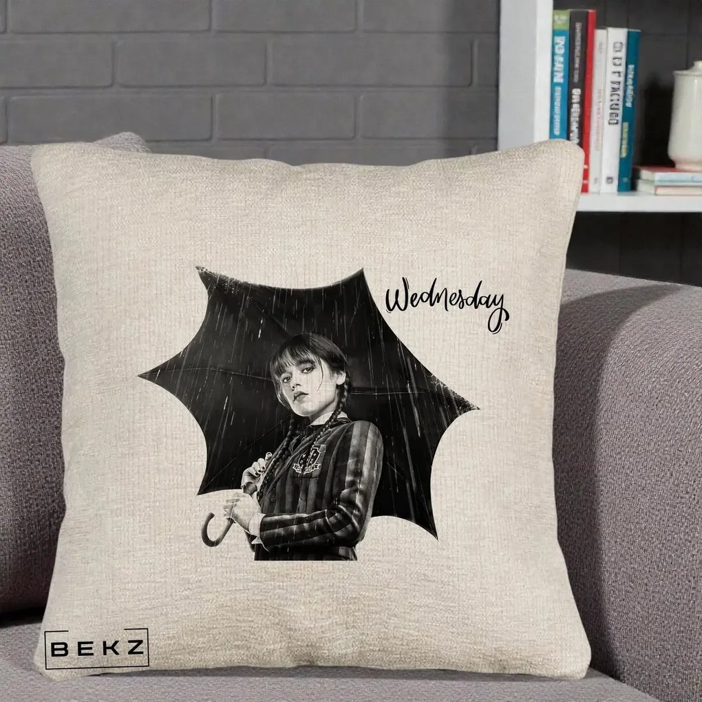 Perna Personalizata Wednesday Addams cu Umbrela Foto, 40x40 cm, Bej Canapea, Husa Detasabila, Perna Inclusa, BEKZ®