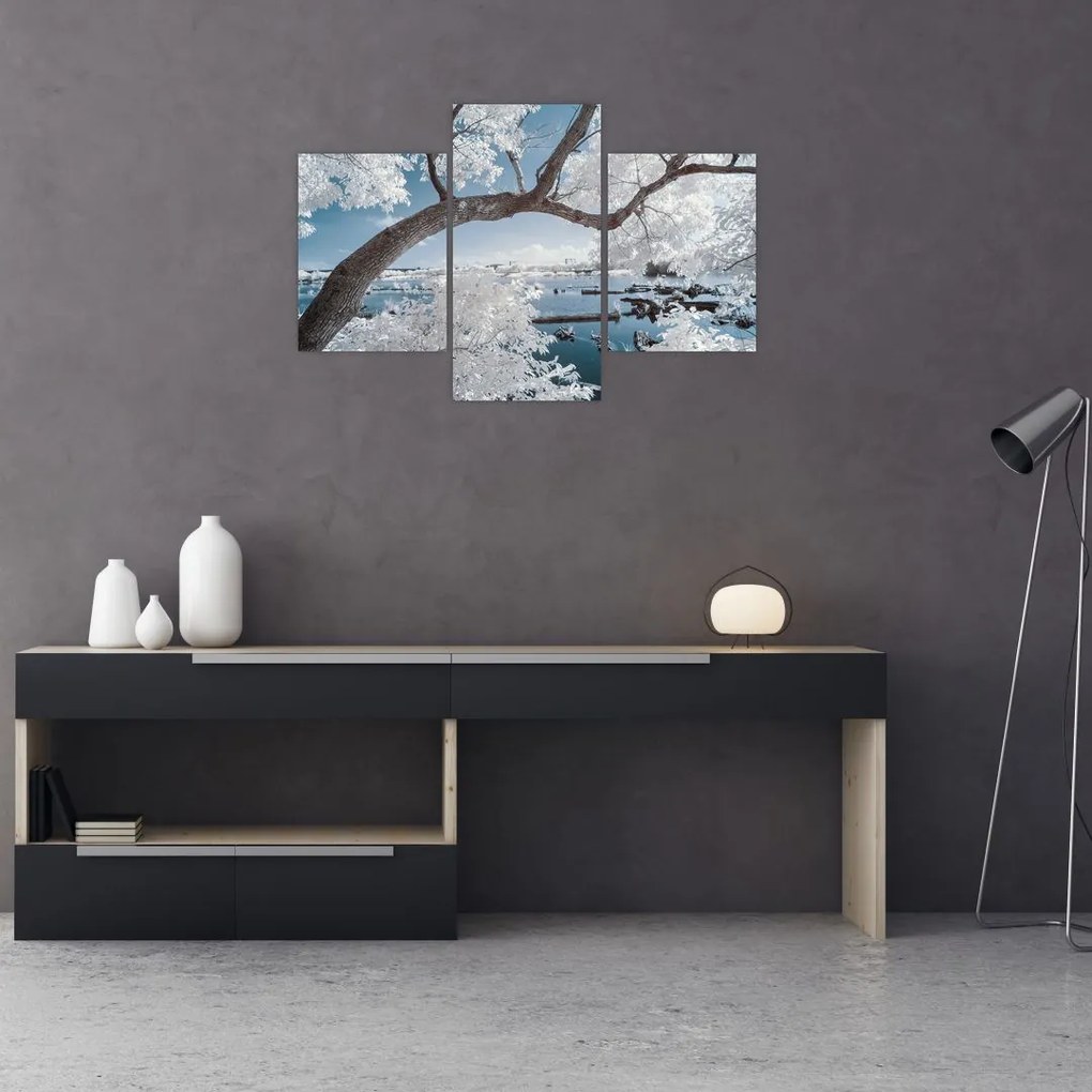 Tablou cu copac înzăpezit lângă apă (90x60 cm)