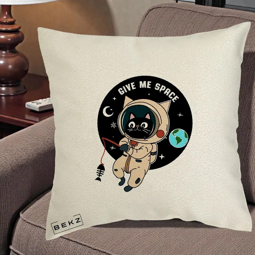 Perna Decorativa Give Me Space Pisica Astronaut, 40x40 cm, Ecru, Husa Detasabila, Perna Inclusa, BEKZ®