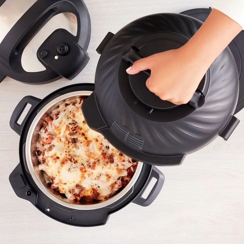 Multicooker si friteuza cu aer cald Instant Pot Duo Crisp140004401, 1500 W, 5.7 L, 11 programe, Cos Air Fryer, EvenCrisp, Inox