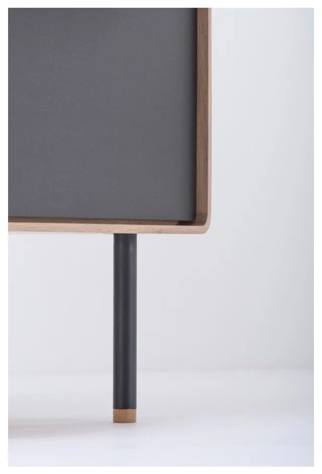 Comodă neagră/în culoare naturală înaltă din lemn de stejar 60x100 cm Fina – Gazzda