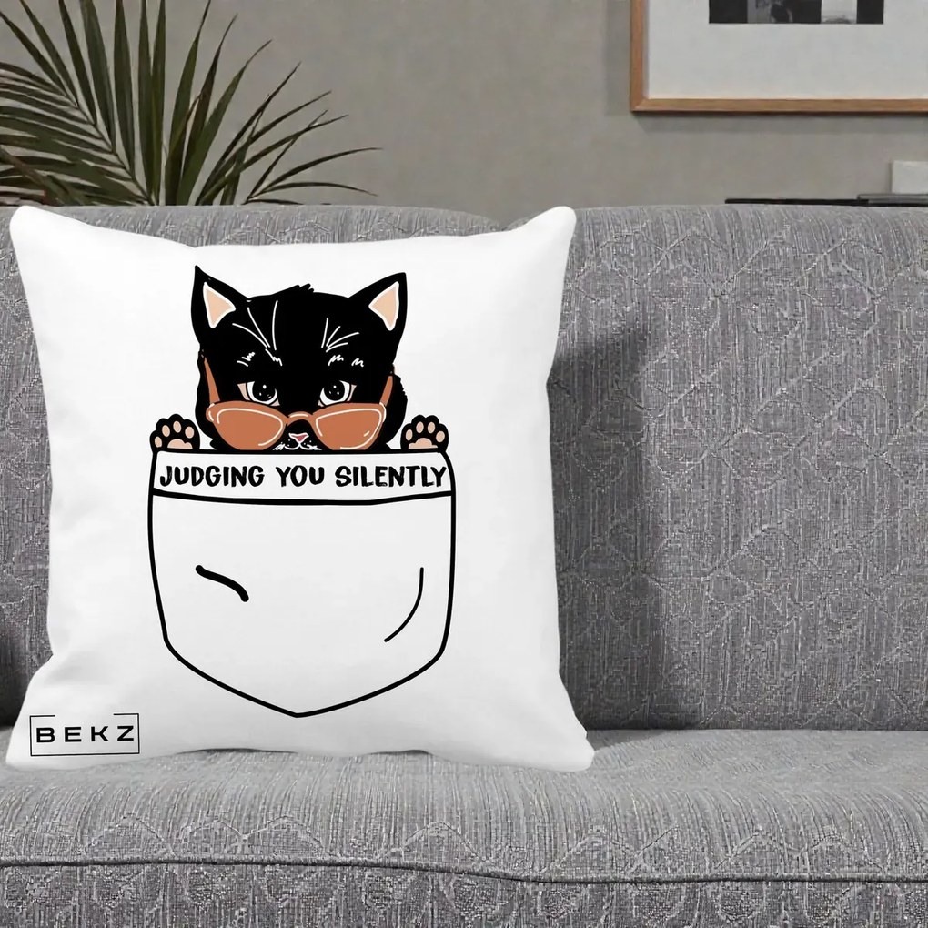 Perna Decorativa Judging You Silently Pisica Buzunar, 40x40 cm, Alba Mata, Husa Detasabila, Perna Inclusa, BEKZ®