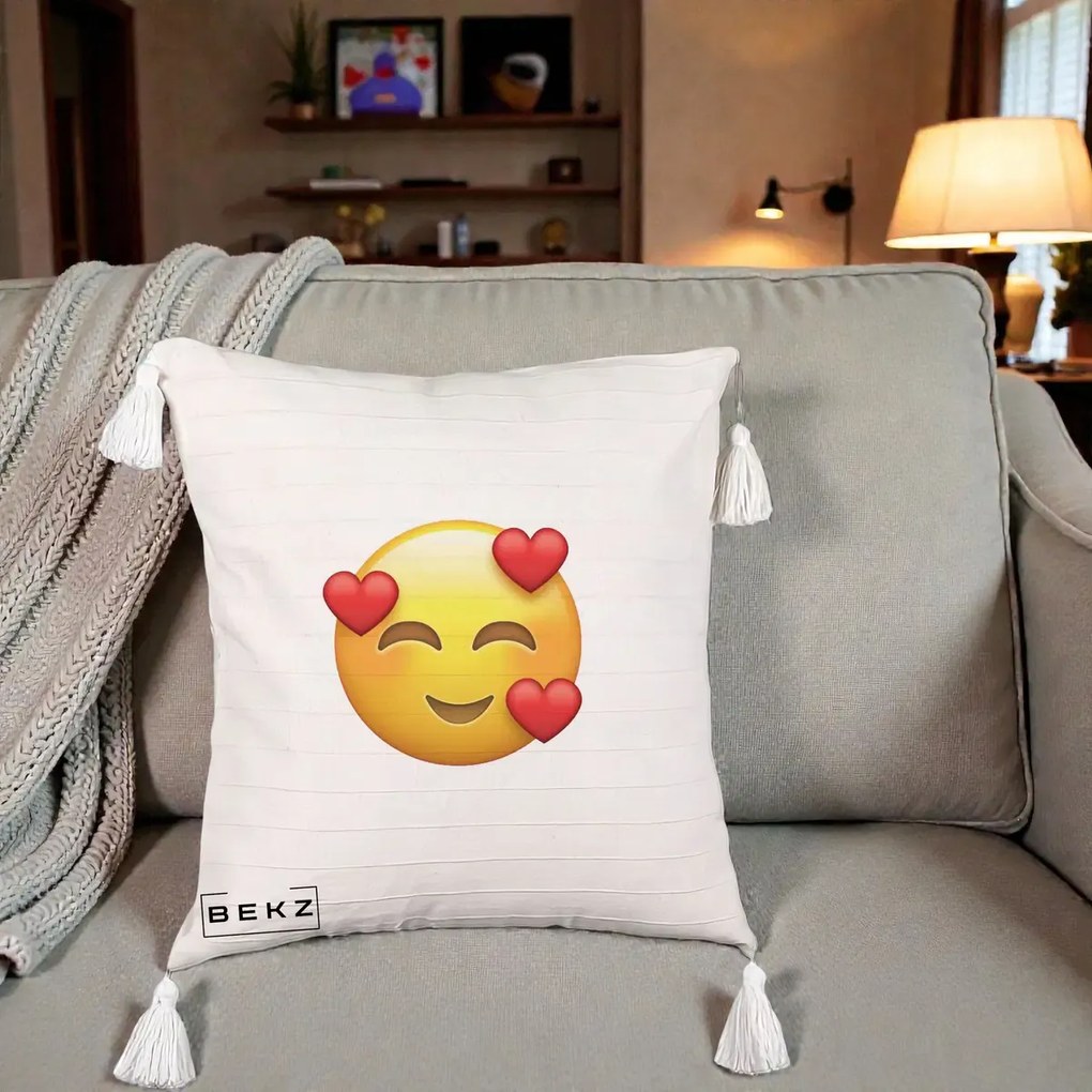 Perna Decorativa Emoji cu 3 Inimi, 40x40 cm, Bej cu Franjuri, Husa Detasabila, Perna Inclusa, BEKZ®