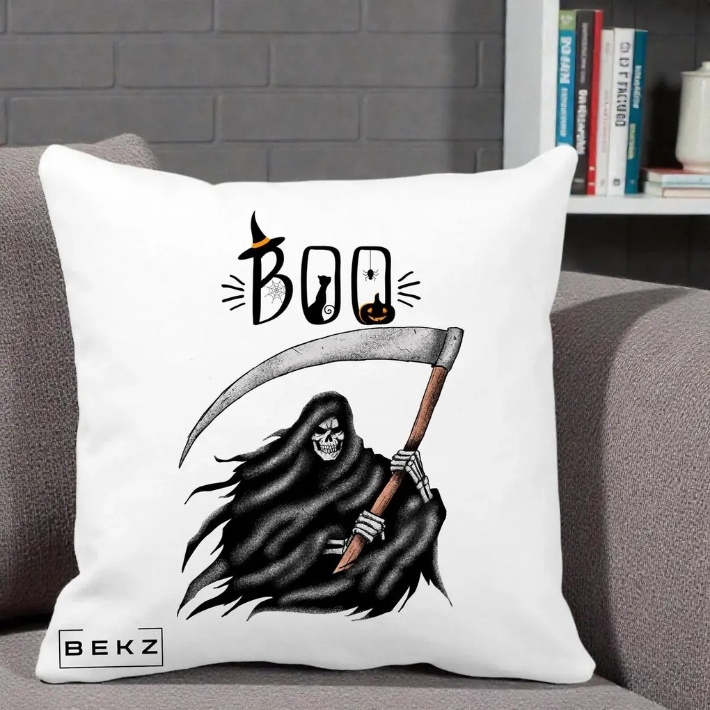 Perna Decorativa Halloween Boo Grim Reaper cu Coasa, 40x40 cm, Alba Mata, Husa Detasabila, Perna Inclusa, BEKZ®