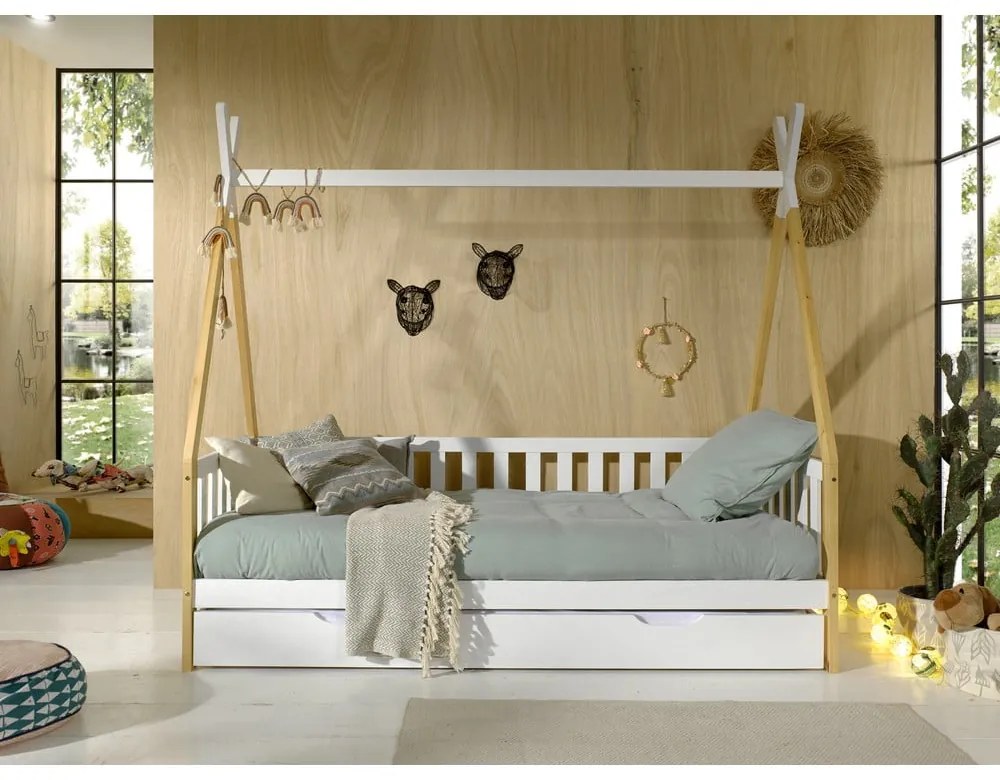 Pat pentru copii alb de tip casă din lemn masiv de pin cu spațiu de depozitare 90x200 cm TIPI – Vipack