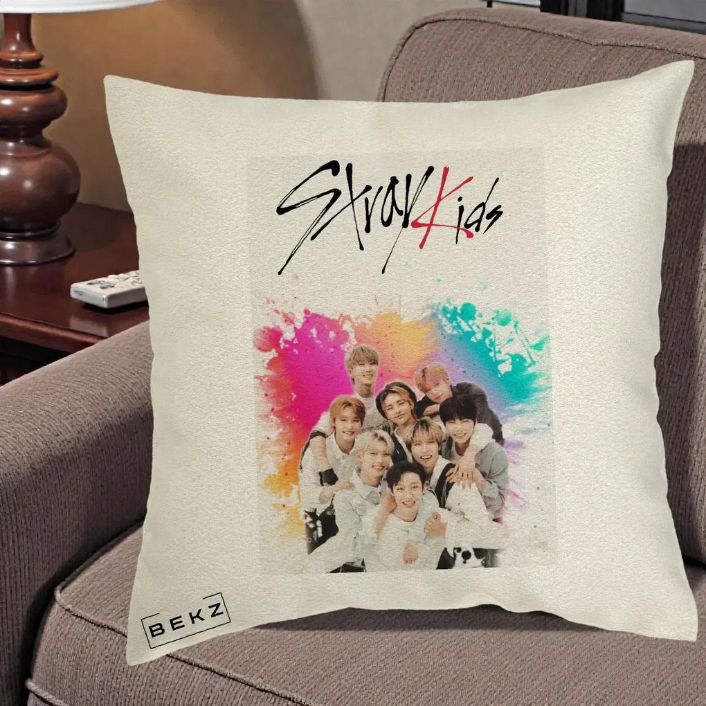 Perna Personalizata K-pop Stray Kids cu Splash Multicolor, 40x40 cm, Ecru, Husa Detasabila, Perna Inclusa, BEKZ®