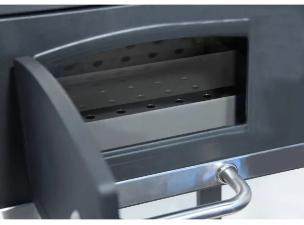 Grătar negru cu cărbuni