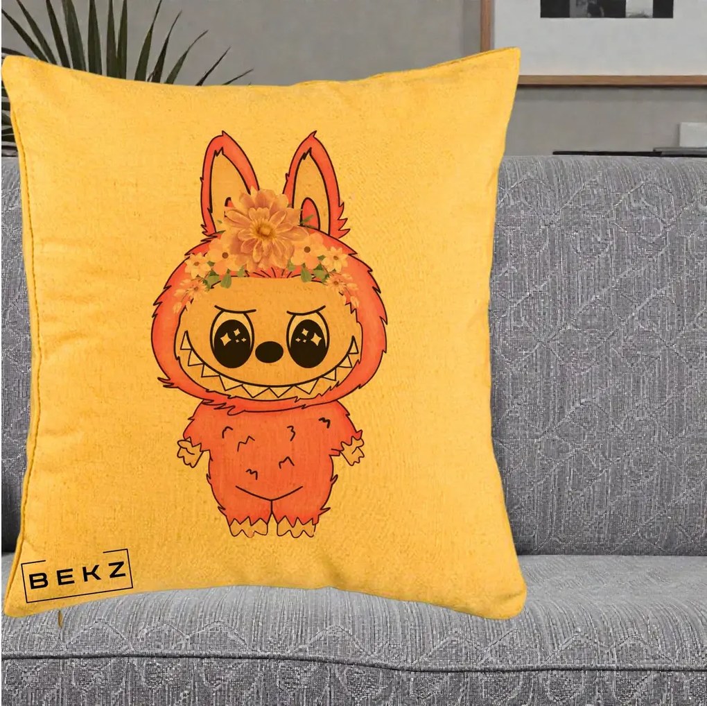 Perna Personalizata Labubu Roz cu Coroana Florala, 40x40 cm, Galben, Husa Detasabila, Perna Inclusa, BEKZ®