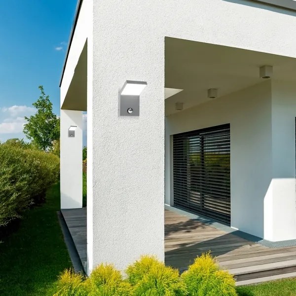 Brilagi - Aplică de perete LED pentru exterior cu senzor RIANO, LED/8W/230V, argintie