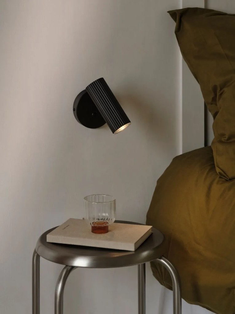 Aplica de perete cu spot si port USB Vico