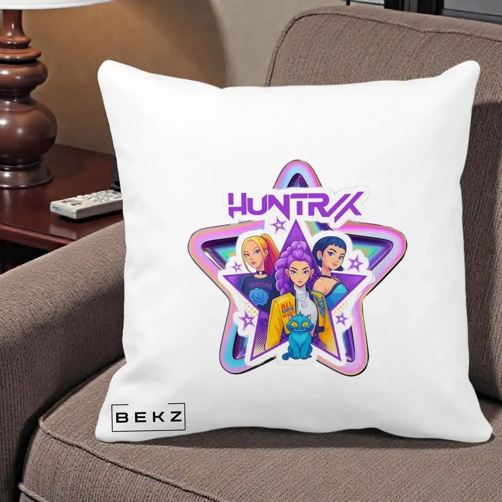 Perna Personalizata K-pop HUNTRX Trio Stea cu Pisica, 40x40 cm, Alba Mata, Husa Detasabila, Perna Inclusa, BEKZ®