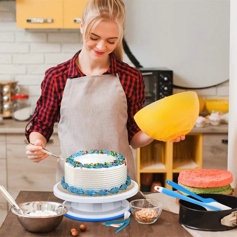 Set pentru copt si decorat torturi, 379 piese