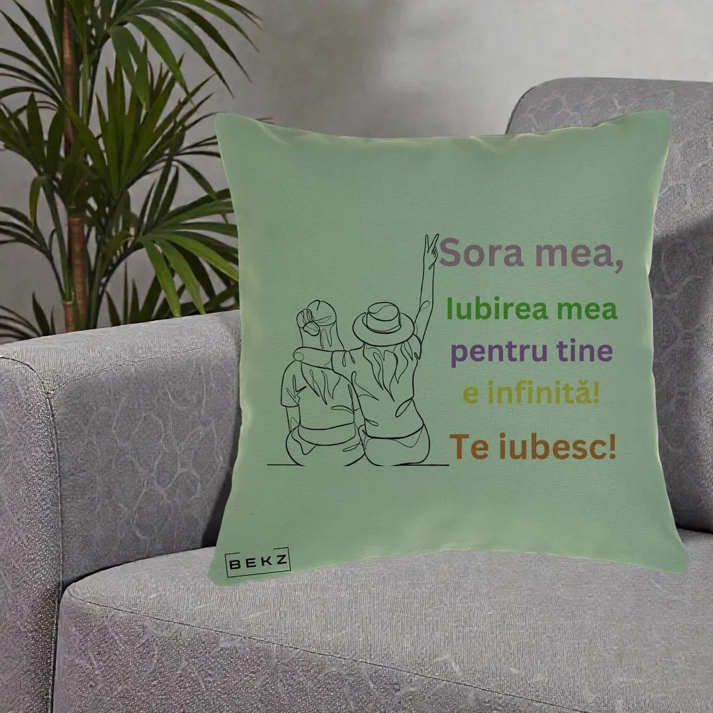 Cadou pentru Sora - Perna Personalizata Sora Mea Te Iubesc Doua Fete cu Palarie si Umbrela, 40x40 cm, Verde, Husa Detasabila, Perna Inclusa, BEKZ®