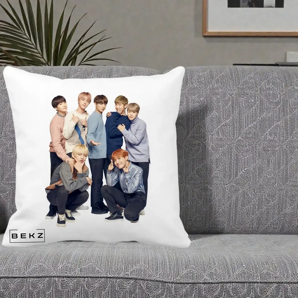Perna Personalizata K-pop BTS Foto Grup In Picioare Tricoturi, 40x40 cm, Alba Mata, Husa Detasabila, Perna Inclusa, BEKZ®