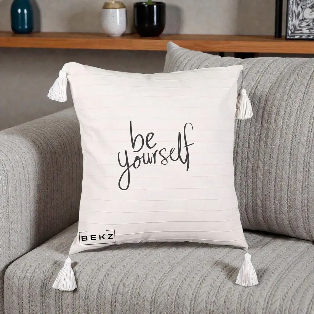 Perna Decorativa Be Yourself Caligrafie Neagra, 40x40 cm, Bej cu Franjuri, Husa Detasabila, Perna Inclusa, BEKZ®