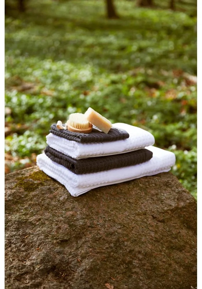 Prosop gri închis din bumbac organic din frotir 70x140 cm Check – JUNA