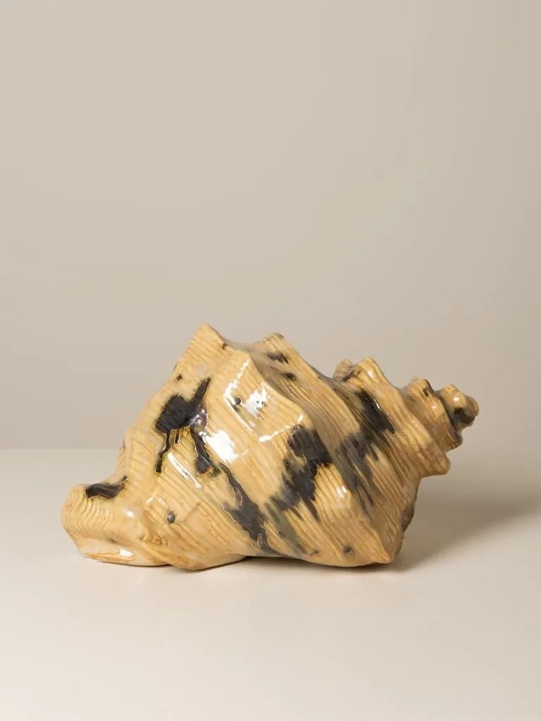 Decoratiune bej din ceramică in forma de scoica, "Ocean Whisper"