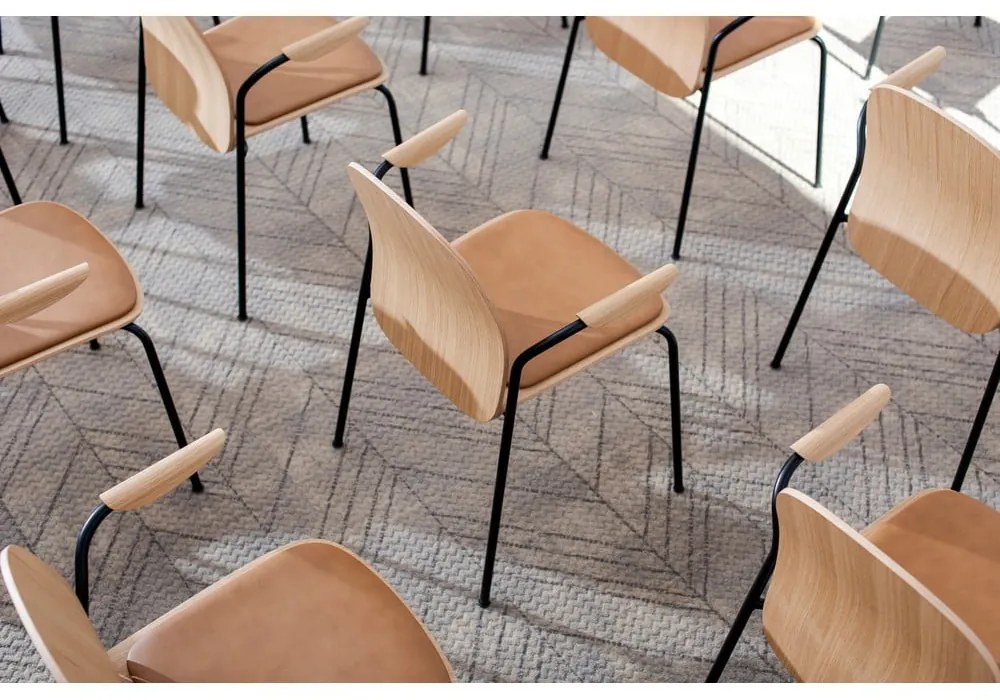 Scaune de dining maro/maro coniac cu cotiere/stivuibile 2 buc. cu aspect de lemn de nuc Book – Gazzda