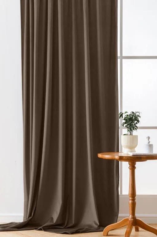 Draperie opaca maro VELVET 135x250 cm Sistem de agatare: Rejansa
