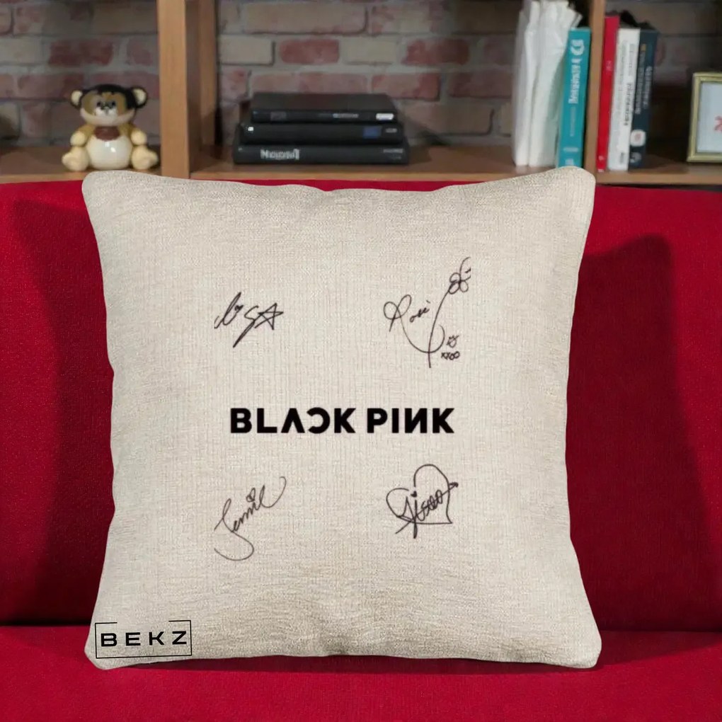 Perna Personalizata K-pop BLACKPINK Tinute Negre Grup Simplu, 40x40 cm, Bej Canapea, Husa Detasabila, Perna Inclusa, BEKZ®