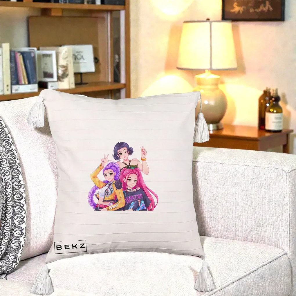 Perna Personalizata K-pop HUNTRX Trio Animat Fete Foto, 40x40 cm, Bej cu Franjuri, Husa Detasabila, Perna Inclusa, BEKZ®