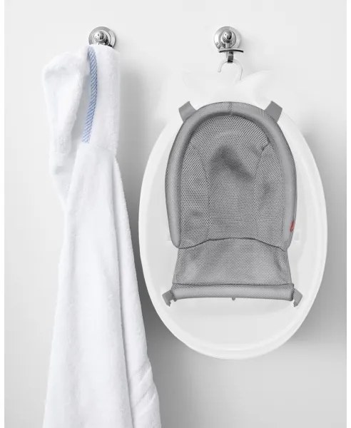 Cădiță pentru bebeluși cu covoraș ergonomic Skip Hop MOBY 3 alb