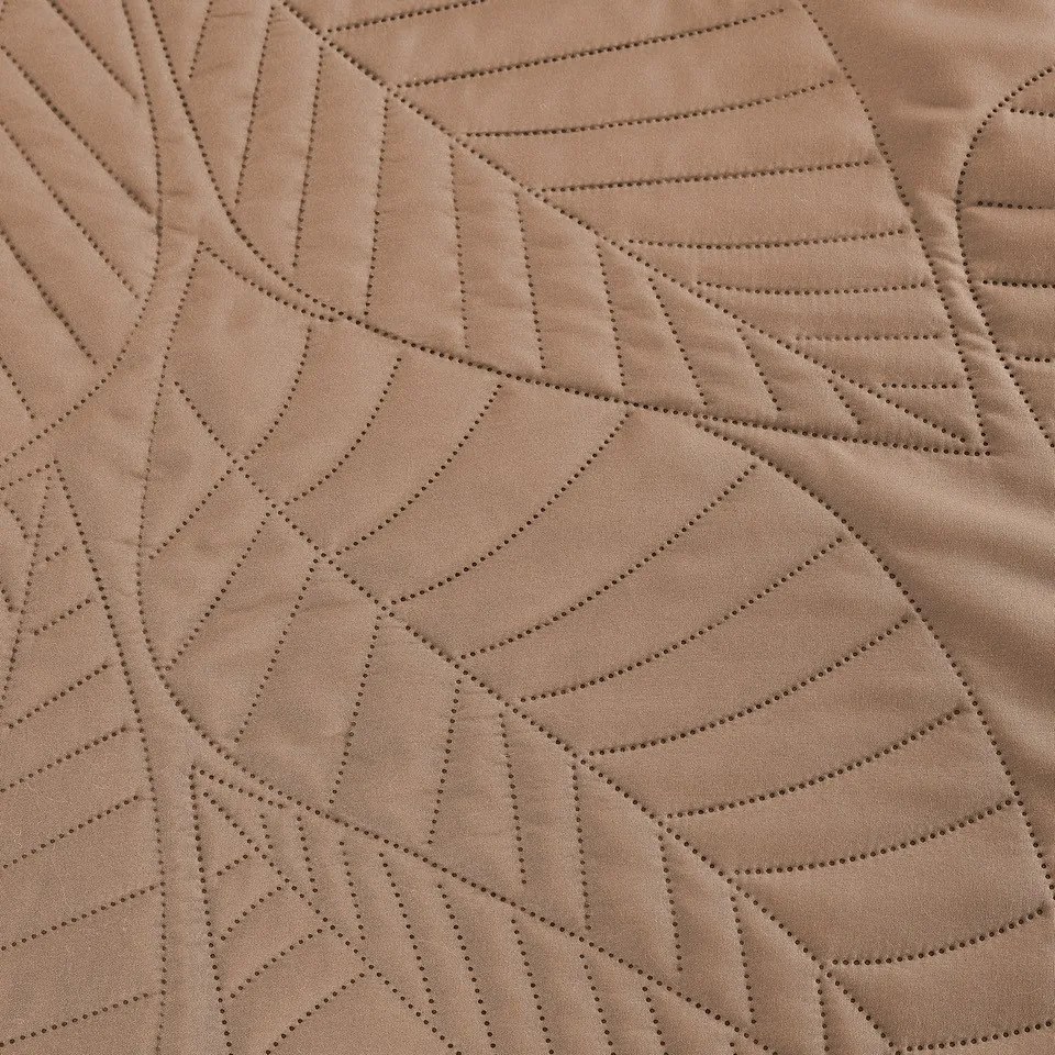 Cuvertura deschis maro pentru pat cu model LEAVES Dimensiune: 170 x 210 cm