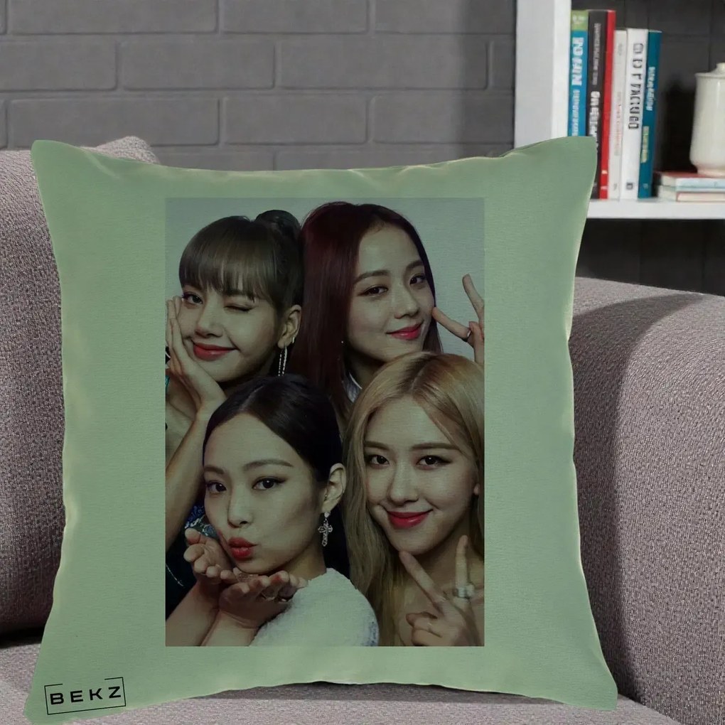 Perna Personalizata K-pop BLACKPINK Foto Grup Selfie 4 Membre, 40x40 cm, Verde, Husa Detasabila, Perna Inclusa, BEKZ®