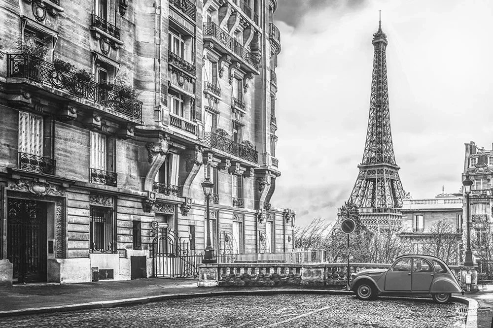 Tapet autoadeziv Turnul Eiffel de pe strada Parisului în alb-negru