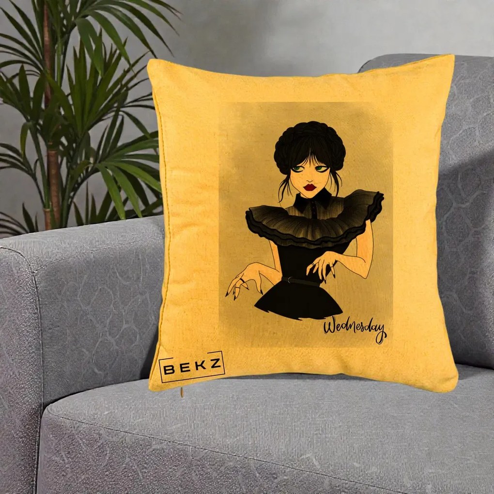Perna Personalizata Wednesday Addams Portret Gotic, 40x40 cm, Galben, Husa Detasabila, Perna Inclusa, BEKZ®